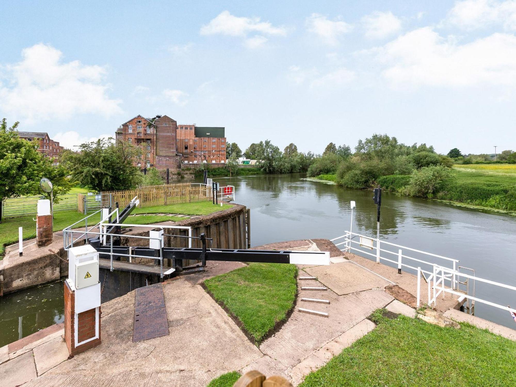 Avon Lock Cottage - Uk34125 تِوْكيسبوري المظهر الخارجي الصورة